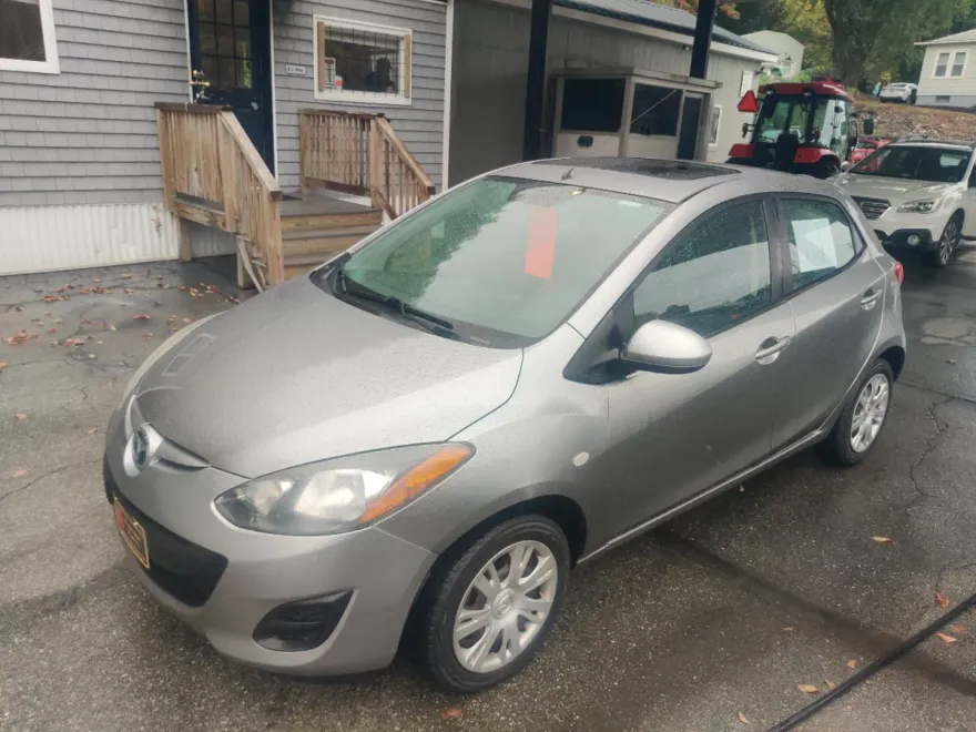 2011 Mazda Mazda2 Sport photo 1