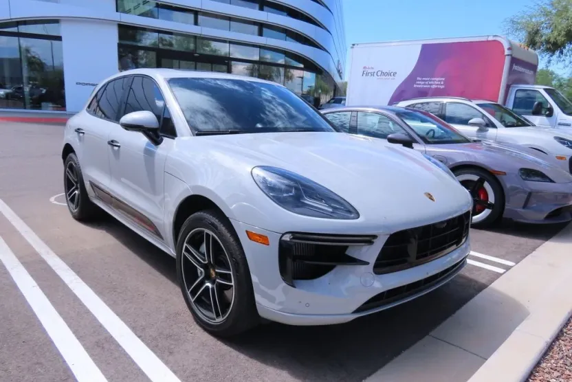 2020 Porsche Macan Turbo photo 1