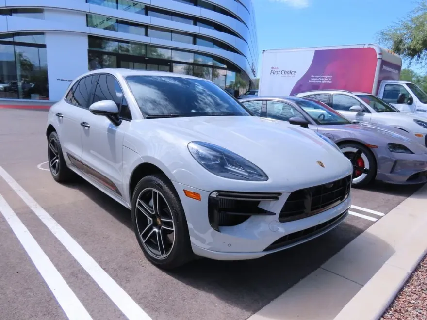 2020 Porsche Macan Turbo photo 1