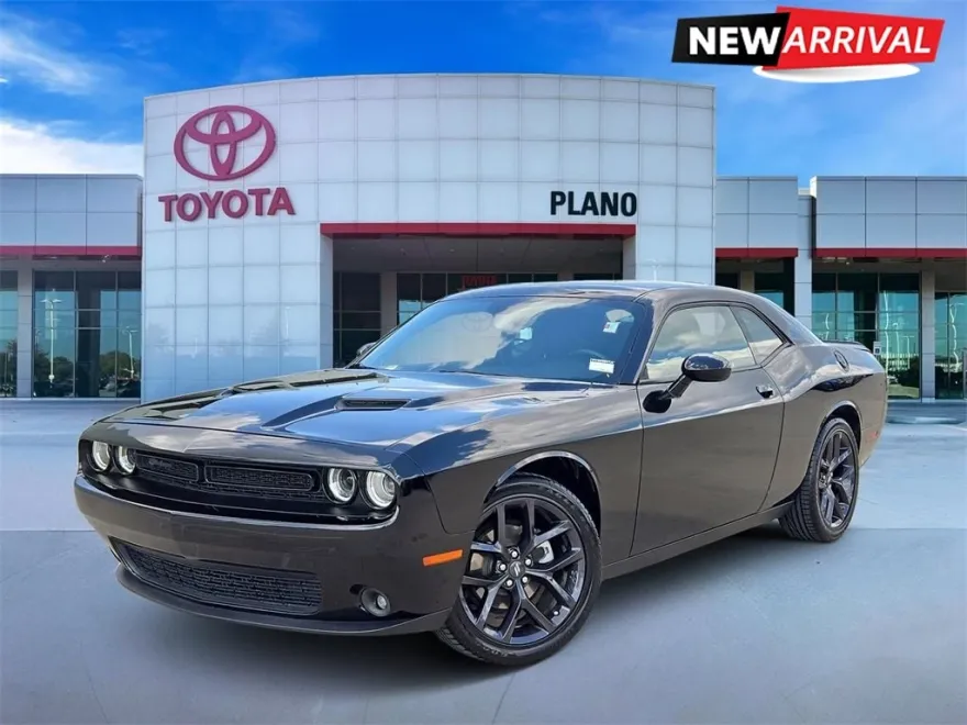 2023 Dodge Challenger SXT photo 1