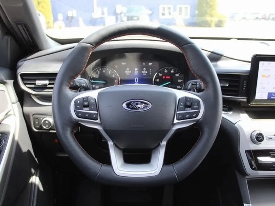2022 Ford Explorer Platinum photo 1