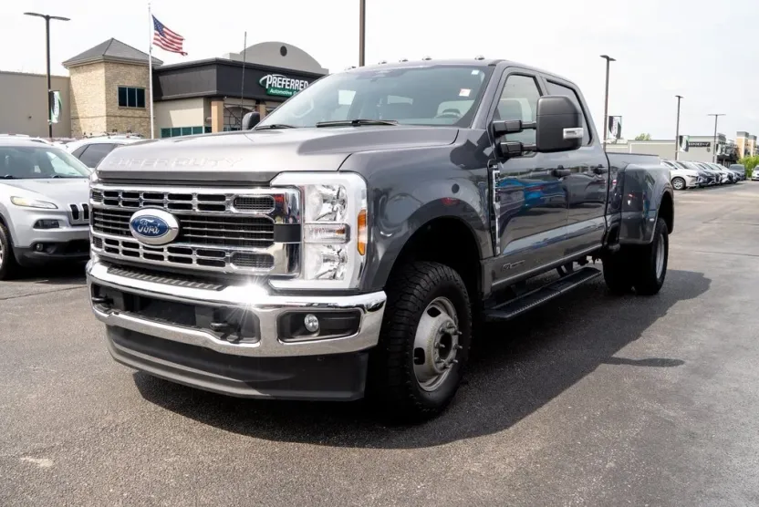 2024 Ford F-350 XLT photo 1