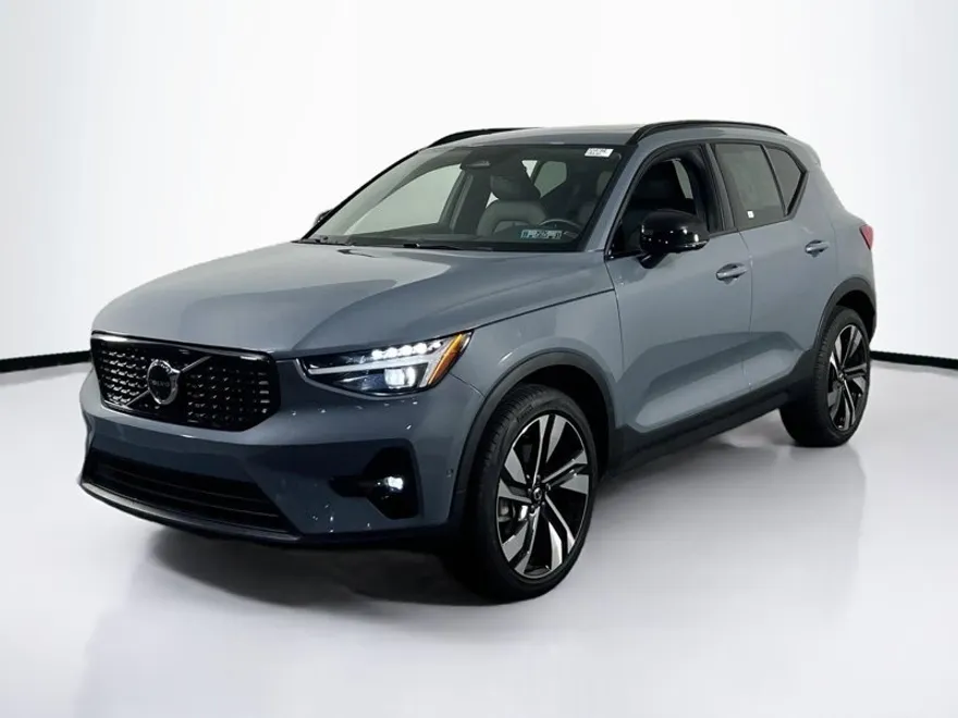 2023 Volvo XC40 Ultimate photo 1