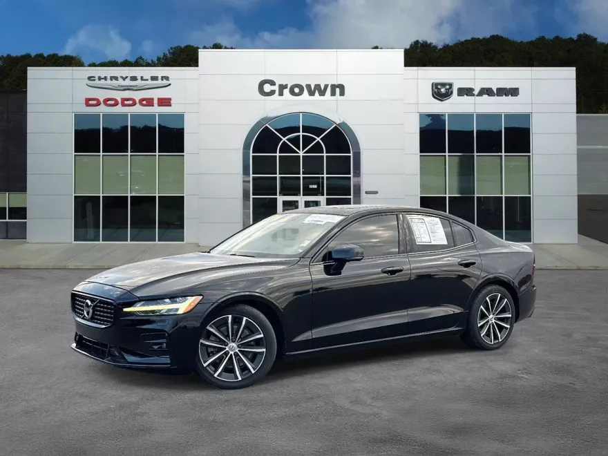 2022 Volvo S60 B5 Momentum photo 1