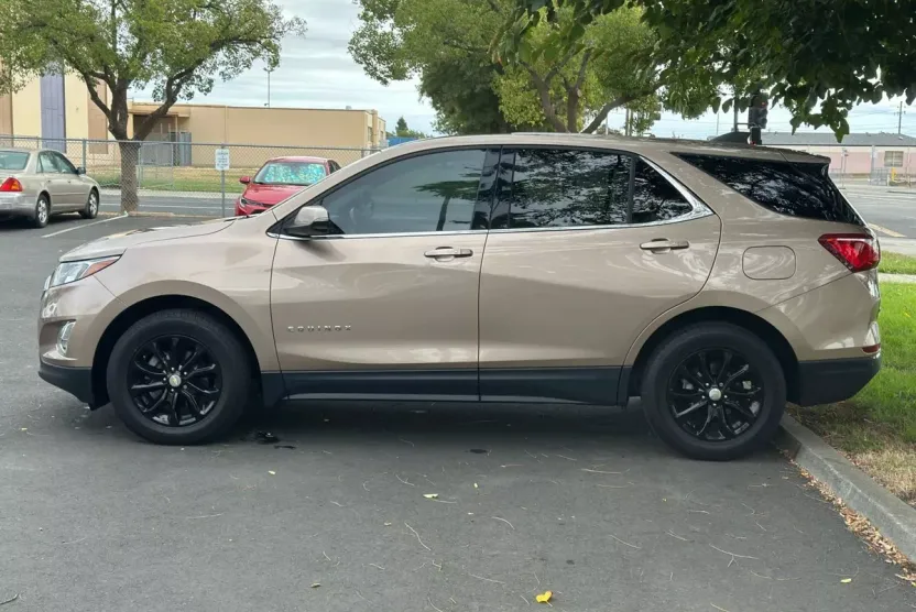 2019 Chevrolet Equinox LT photo 1