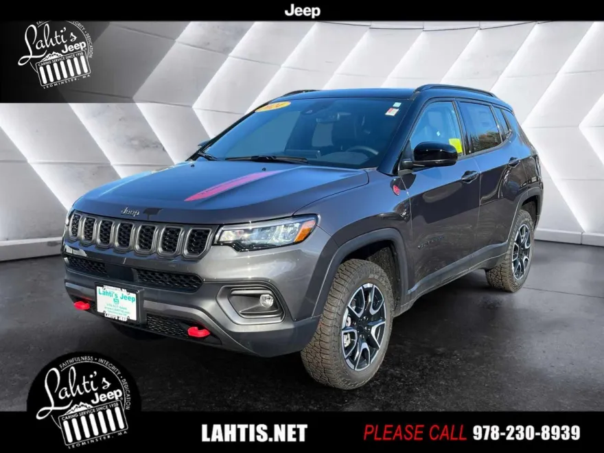 2024 Jeep Compass Trailhawk photo 1