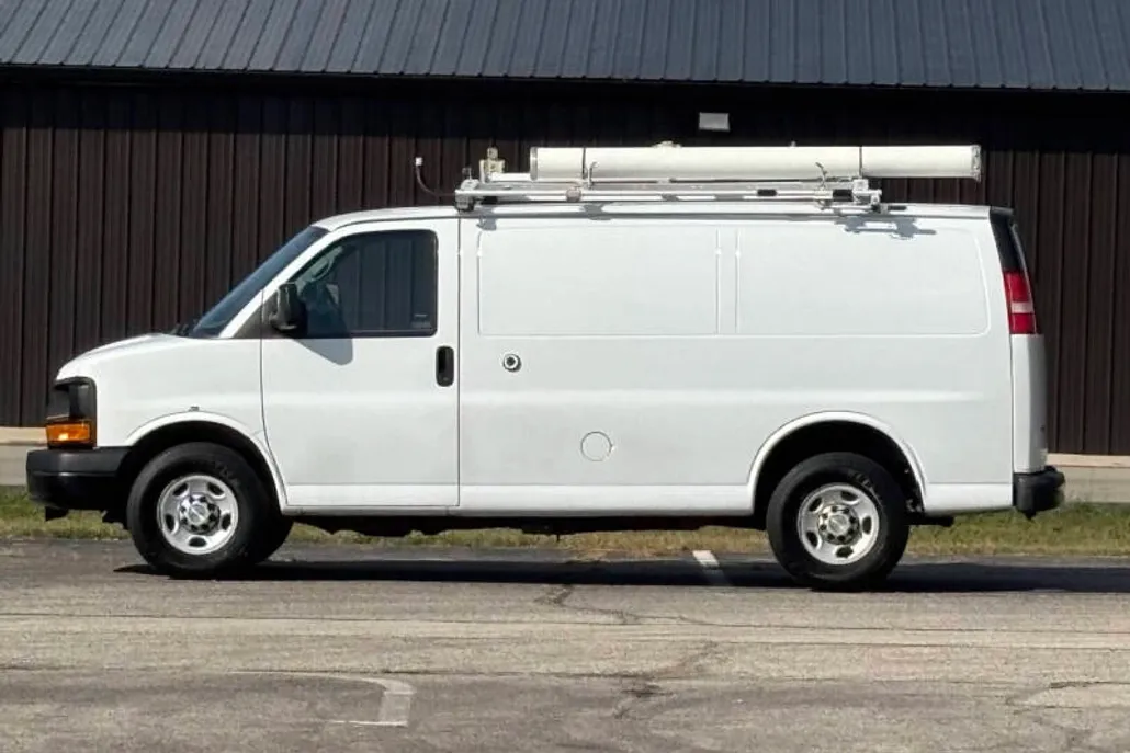 2013 Chevrolet Express 2500 Cargo Van photo 1