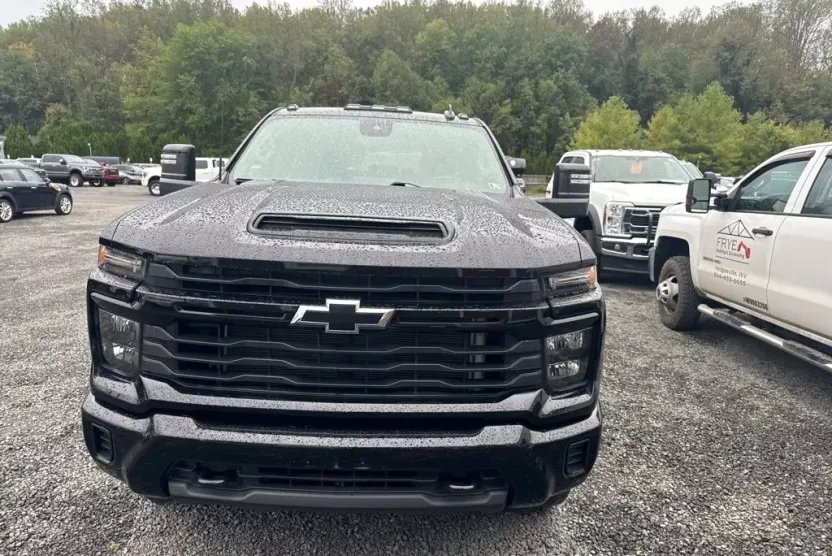 2024 Chevrolet Silverado Custom photo 1