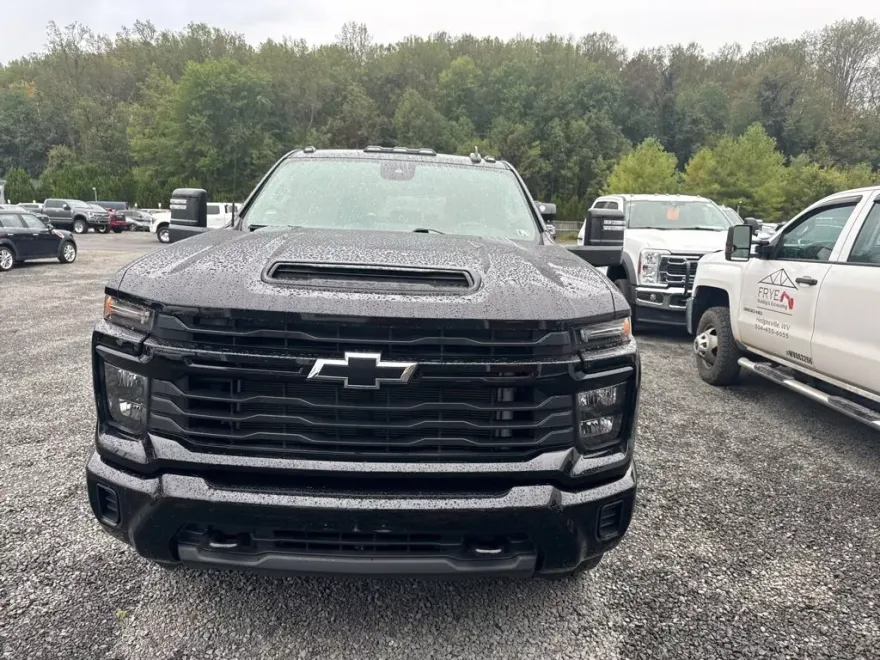 2024 Chevrolet Silverado Custom photo 1