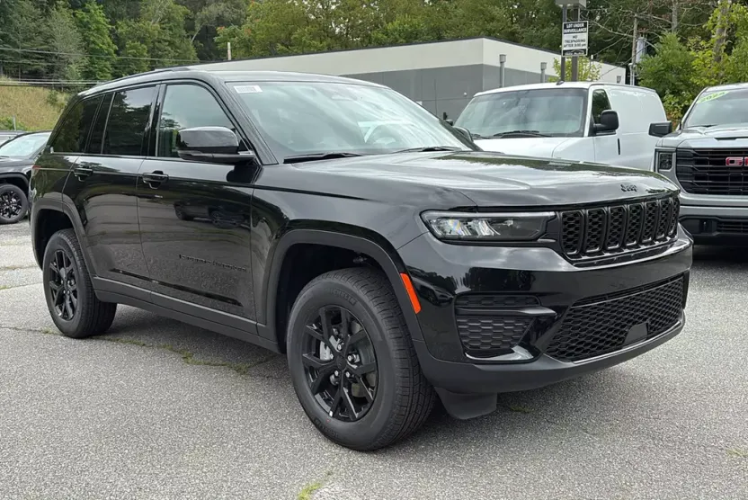 2025 Jeep Grand Cherokee Laredo Altitude X photo 1