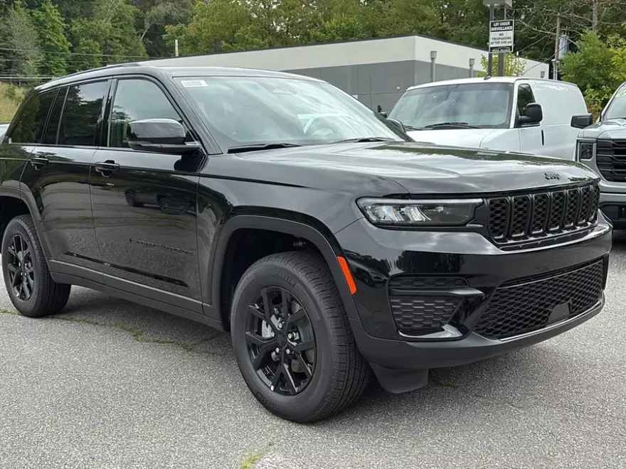 2025 Jeep Grand Cherokee Laredo Altitude X photo 1