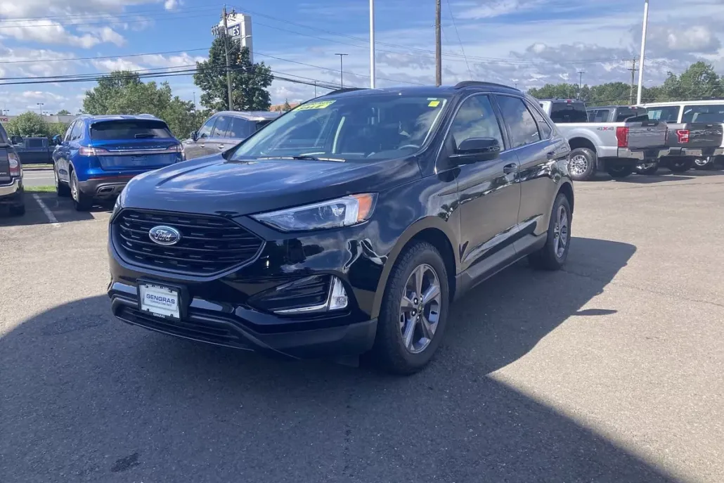 2022 Ford Edge SEL photo 1
