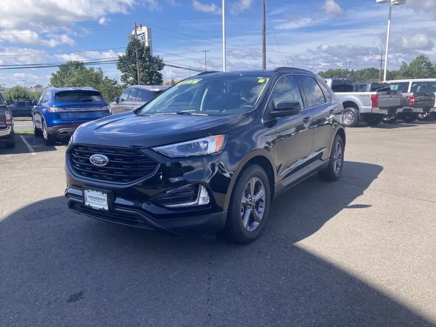 2022 Ford Edge SEL photo 1