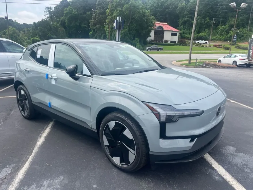 2025 Volvo EX30 Plus photo 1