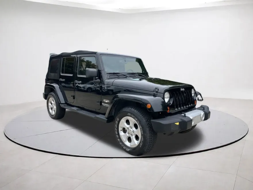 2013 Jeep Wrangler Unlimited Sahara photo 1