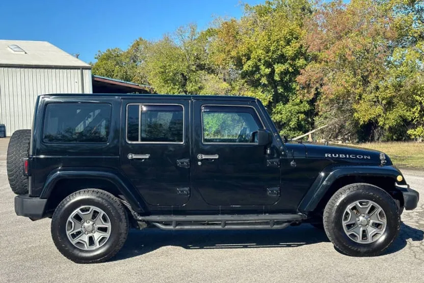 2014 Jeep Wrangler Unlimited Rubicon photo 1
