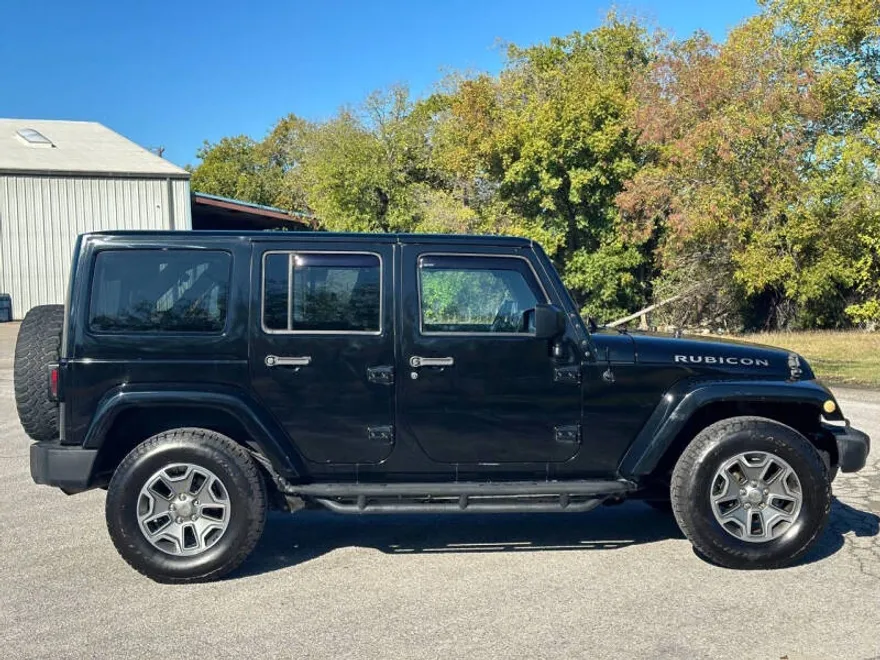 2014 Jeep Wrangler Unlimited Rubicon photo 1