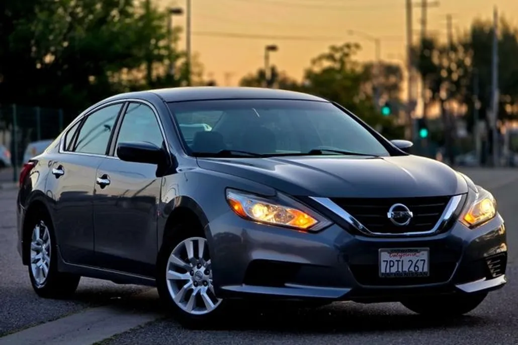 2016 Nissan Altima 2.5 S photo 1