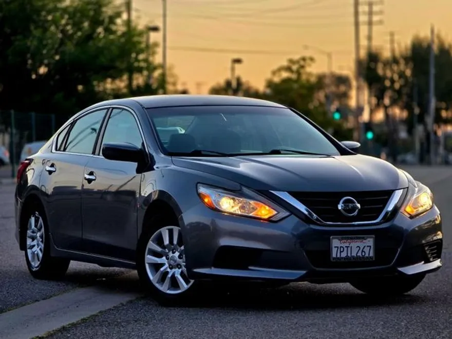2016 Nissan Altima 2.5 S photo 1