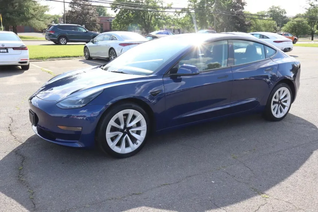 2022 Tesla Model 3 Long Range photo 1