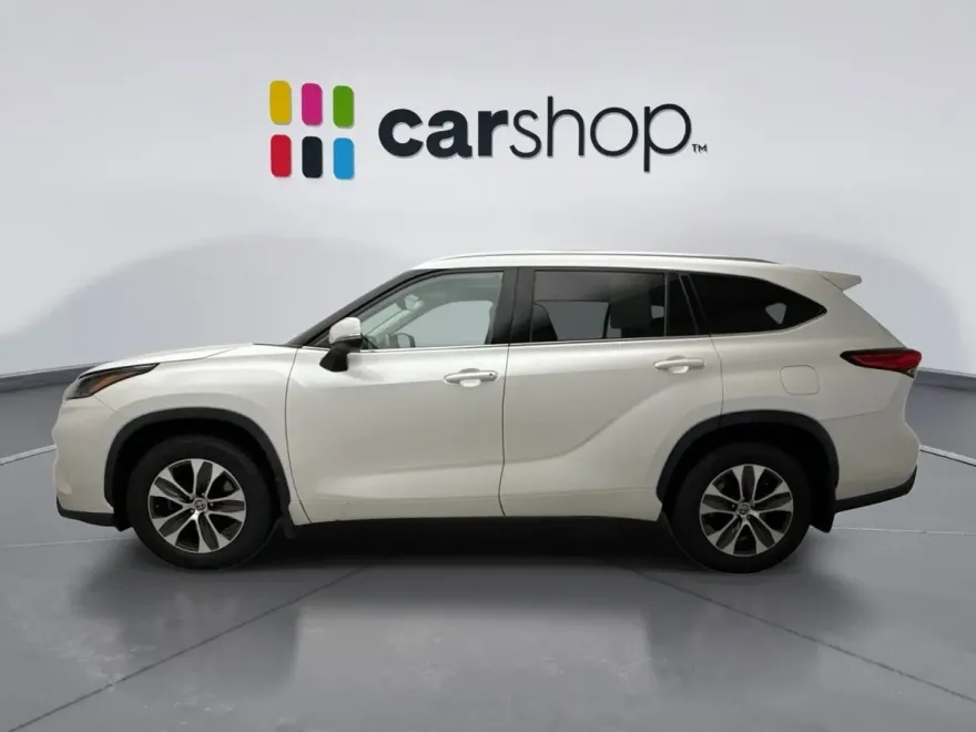 2021 Toyota Highlander XLE photo 1