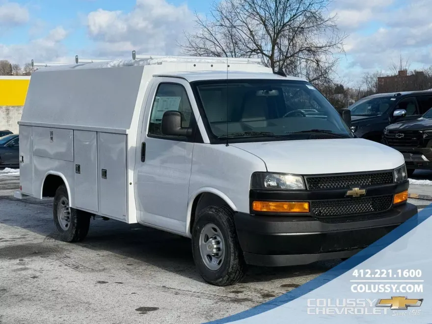 2025 Chevrolet Express Cutaway 3500 photo 1