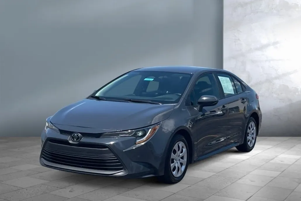 2024 Toyota Corolla LE photo 1