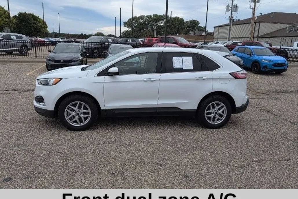 2022 Ford Edge SEL photo 1