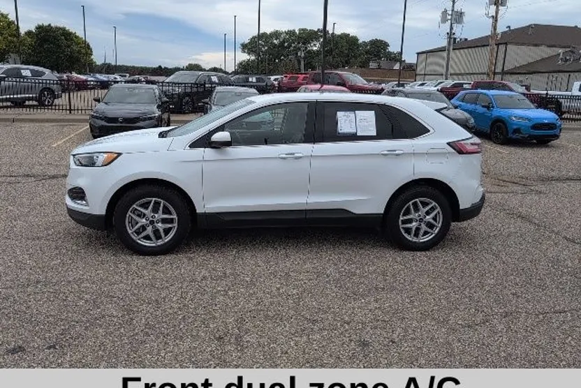 2022 Ford Edge SEL photo 1