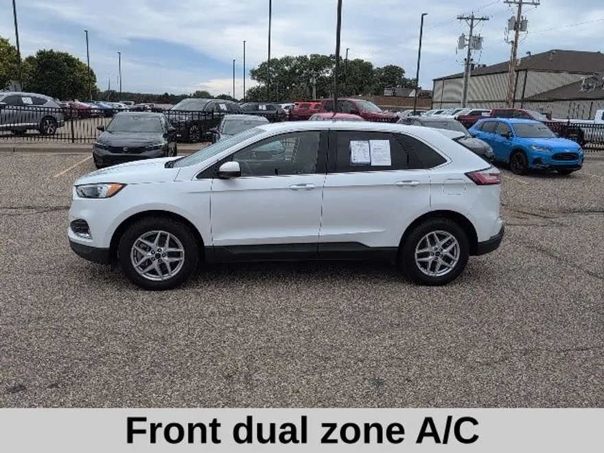 2022 Ford Edge SEL photo 1