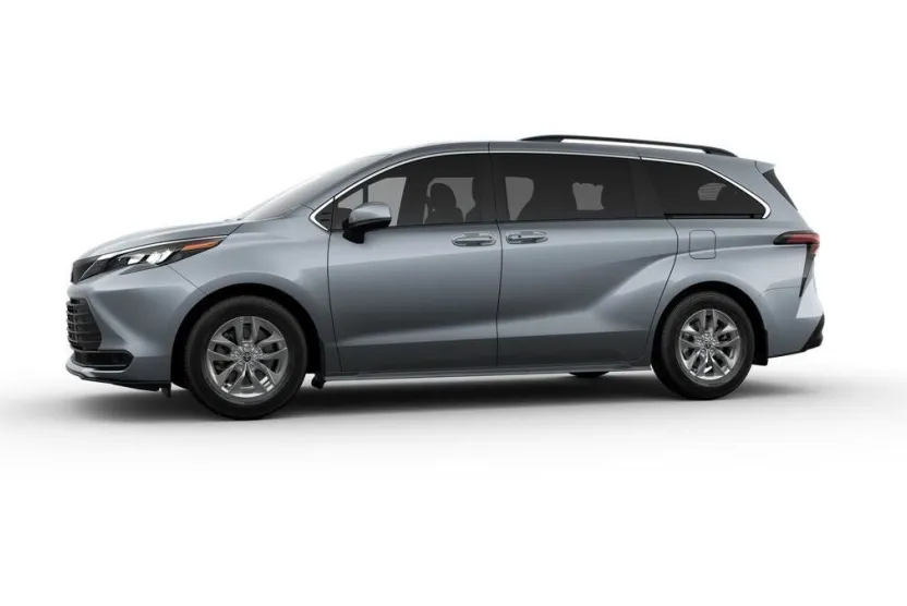 2025 Toyota Sienna LE photo 1