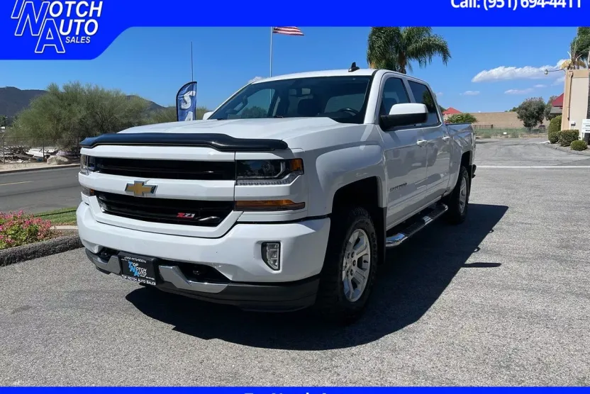 2017 Chevrolet Silverado 1500 LT photo 1