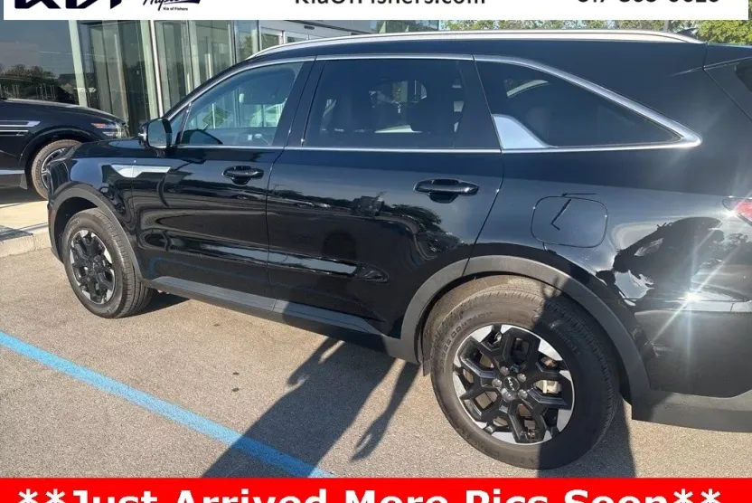 2024 Kia Sorento S photo 1