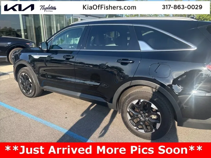 2024 Kia Sorento S photo 1