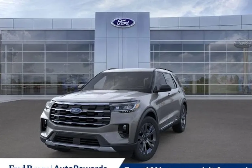 2025 Ford Explorer photo 1