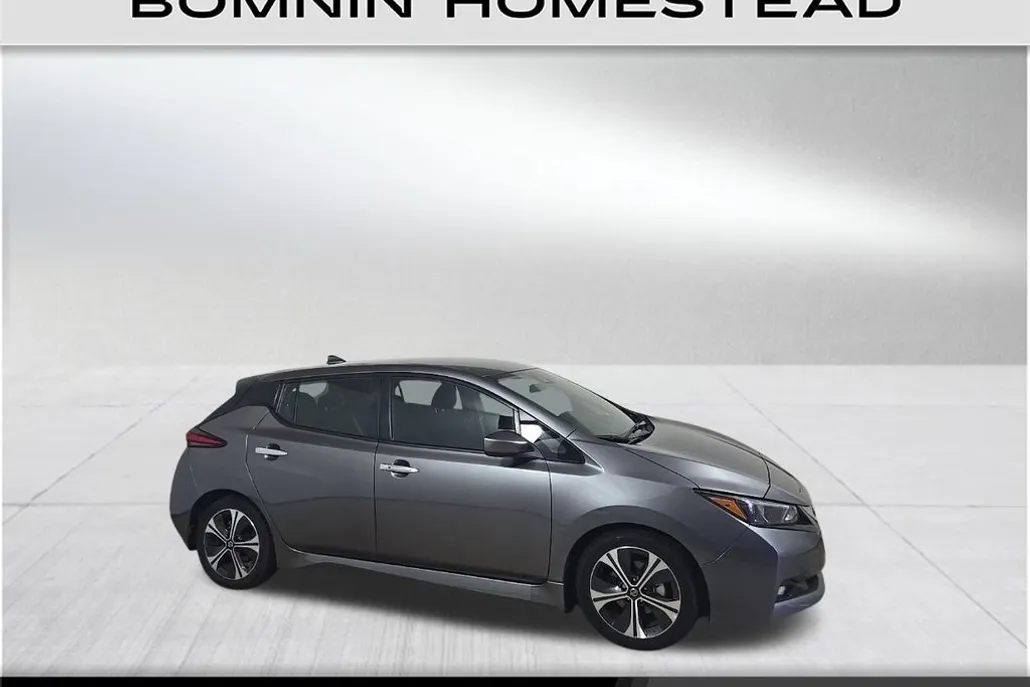 2022 Nissan Leaf SV photo 1