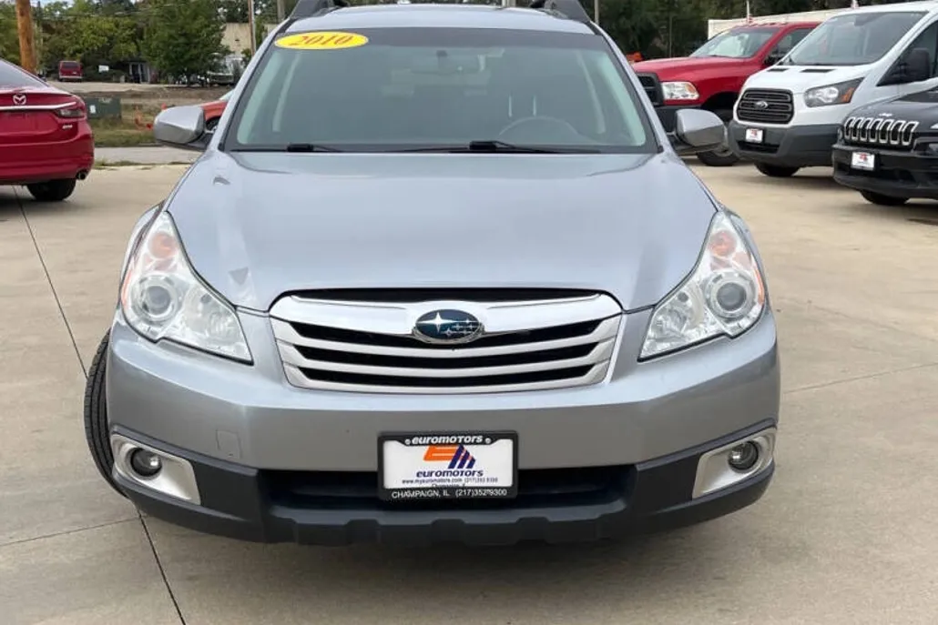 2010 Subaru Outback 2.5i Premium photo 1