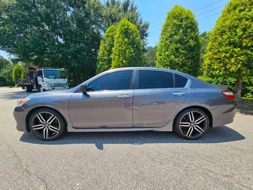 2017 Honda Accord Sport photo 1
