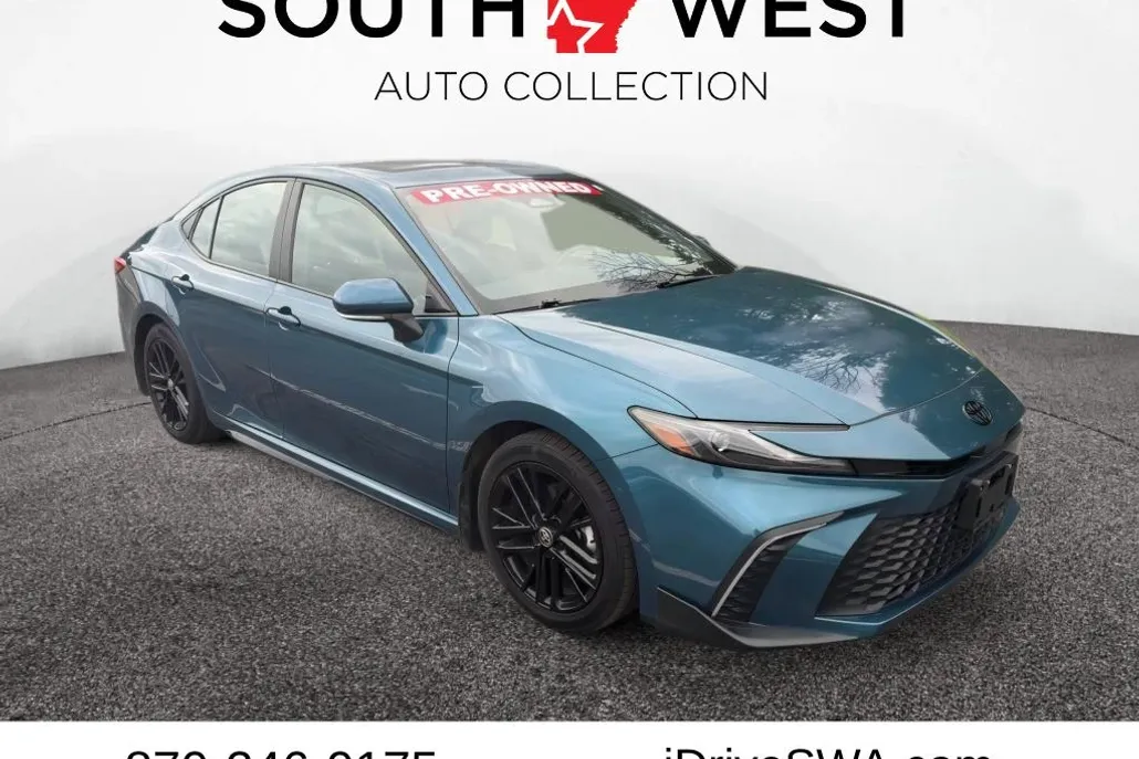 2025 Toyota Camry Hybrid SE photo 1