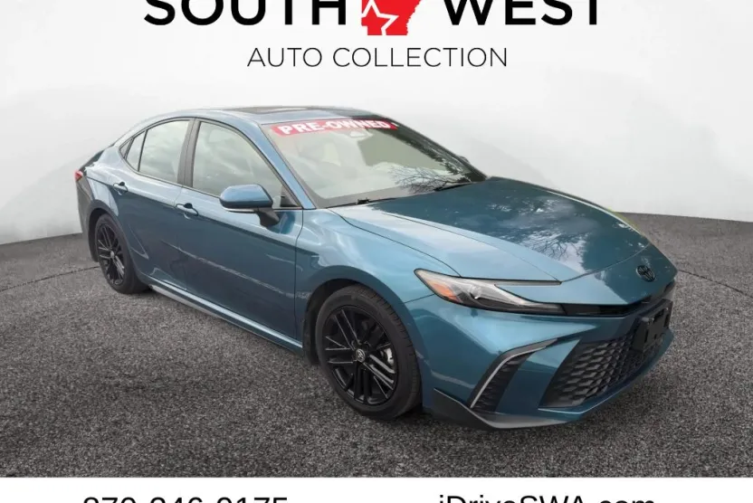 2025 Toyota Camry Hybrid SE photo 1