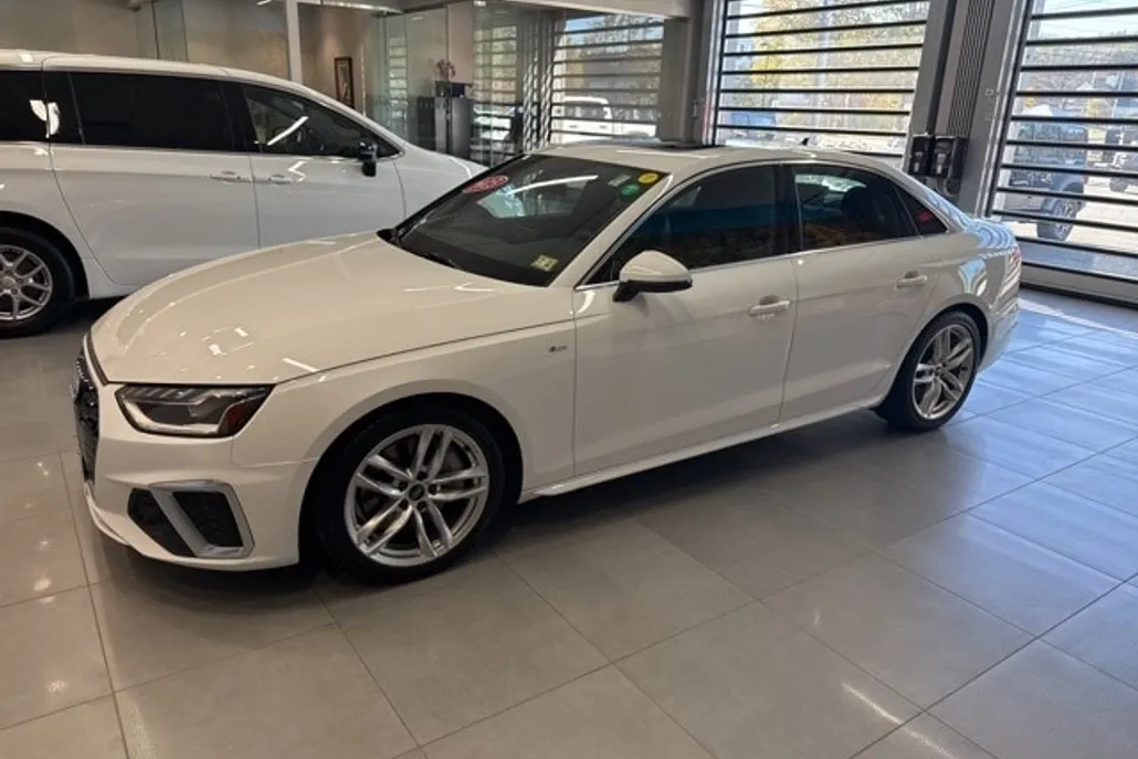 2023 Audi A4 45 S line Premium Plus photo 1