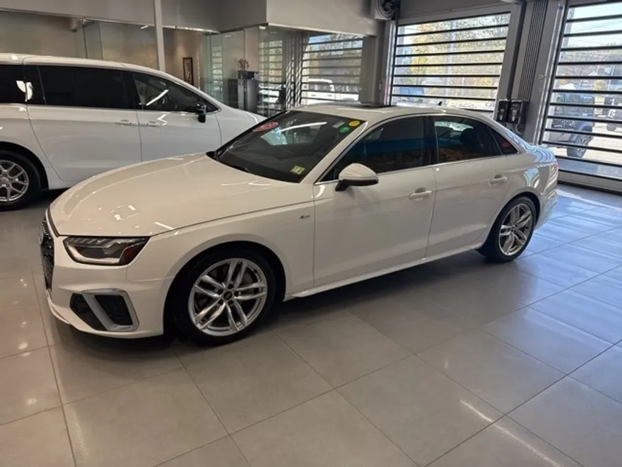 2023 Audi A4 45 S line Premium Plus photo 1