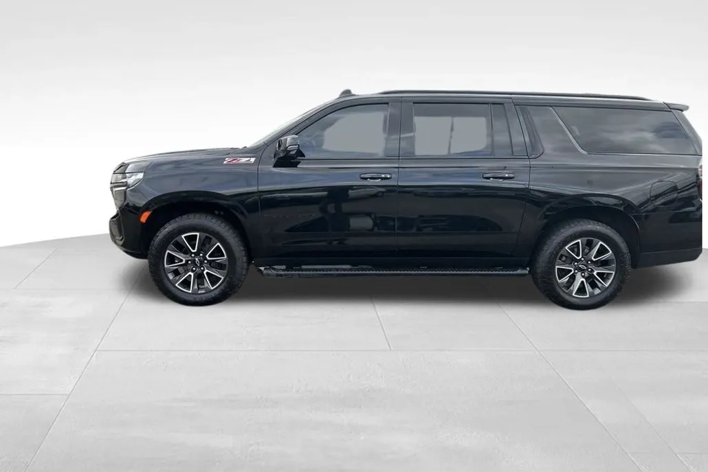 2022 Chevrolet Suburban Z71 photo 1