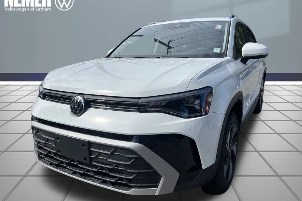 2025 Volkswagen Taos SE photo 1