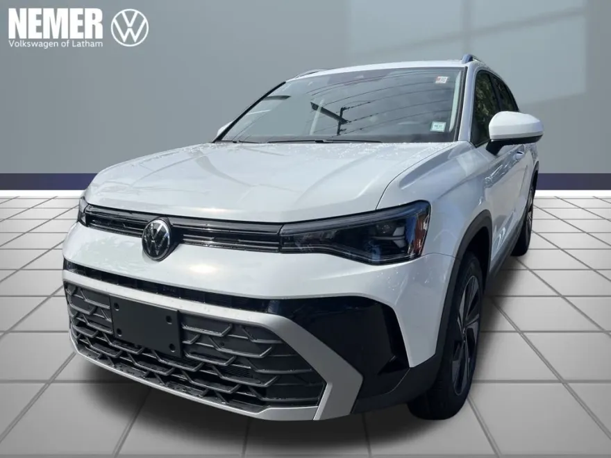 2025 Volkswagen Taos SE photo 1