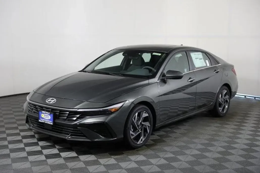 2025 Hyundai Elantra SEL Convenience photo 1