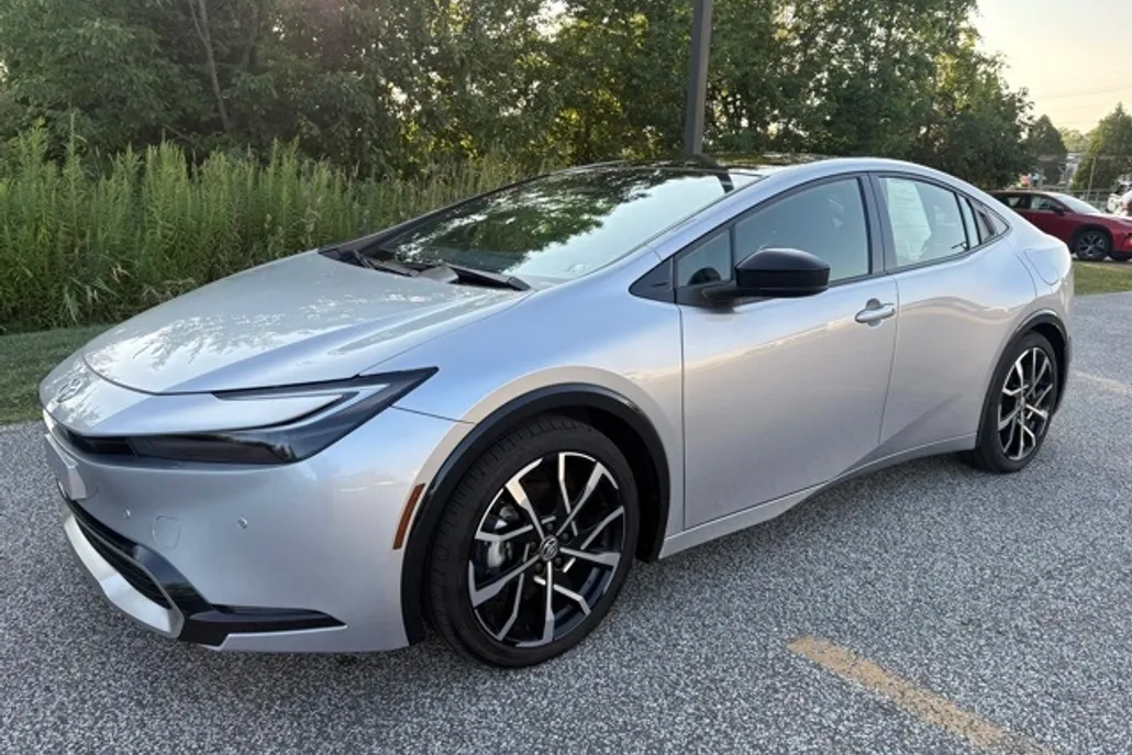 2024 Toyota Prius Prime XSE photo 1