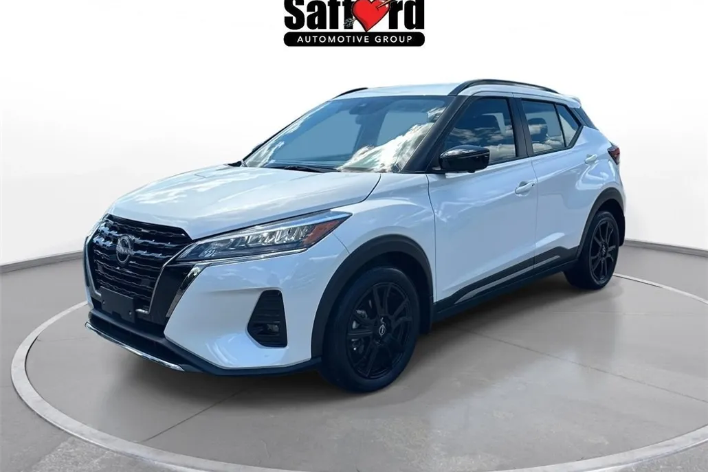 2024 Nissan Kicks SR photo 1