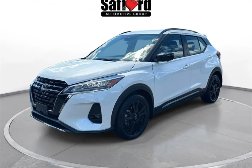 2024 Nissan Kicks SR photo 1