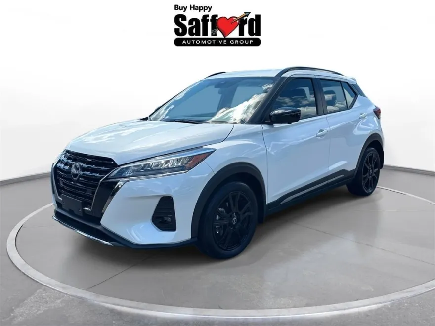 2024 Nissan Kicks SR photo 1